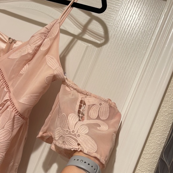 Lovers + Friends WISHFUL off shoulder
lace dress size 6 - Picture 5 of 11